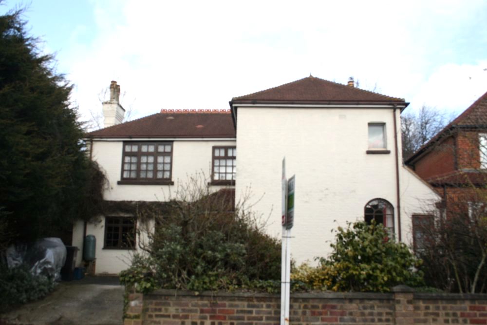 Title:A great opportunity to purchase a period property built circa 1870. This former coach house has large family Kitchen, spacious lounge, 2nd recep