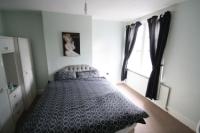 Mid-Terrace House, 3 bedrooms, Freehold