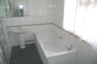 Mid-Terrace House, 3 bedrooms, Freehold