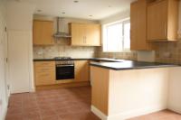 Mid-Terrace House, 4 bedrooms, Freehold