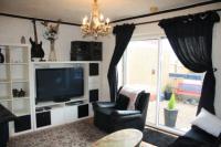 Semi-Detached House, 3 bedrooms, Freehold