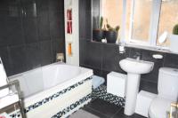 Semi-Detached House, 3 bedrooms, Freehold