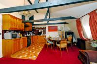 Mid-Terrace House, 5 bedrooms, Freehold