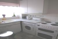 Mid-Terrace House, 2 bedrooms, Freehold