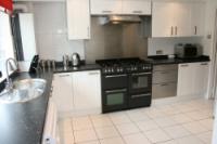 End-of-Terrace House, 5 bedrooms, Freehold