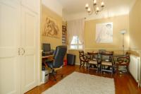 Mid-Terrace House, 4 bedrooms, Freehold