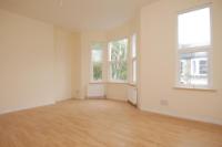 Mid-Terrace House, 5 bedrooms, Freehold