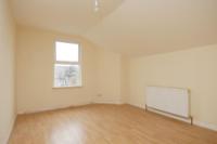 Mid-Terrace House, 5 bedrooms, Freehold