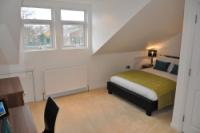 Mid-Terrace House, 4 bedrooms, Freehold
