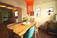Mid-Terrace House, 3 bedrooms, Freehold