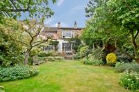 Mid-Terrace House, 4 bedrooms, Freehold