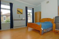 Mid-Terrace House, 4 bedrooms, Freehold