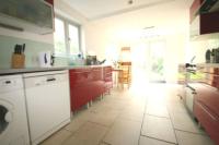 Mid-Terrace House, 3 bedrooms, Freehold