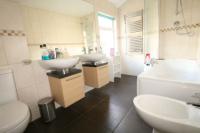 Mid-Terrace House, 3 bedrooms, Freehold