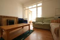 Mid-Terrace House, 5 bedrooms, Freehold