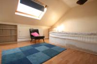 Mid-Terrace House, 5 bedrooms, Freehold