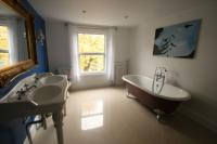 Mid-Terrace House, 5 bedrooms, Freehold