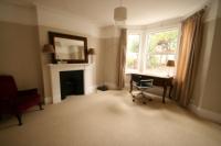 Mid-Terrace House, 5 bedrooms, Freehold