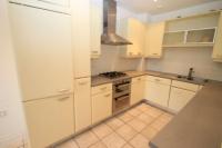 Mid-Terrace House, 3 bedrooms, Freehold