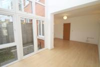 Mid-Terrace House, 3 bedrooms, Freehold