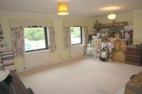 Mid-Terrace House, 4 bedrooms, Freehold