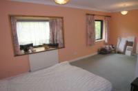 Mid-Terrace House, 4 bedrooms, Freehold