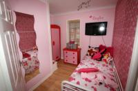 Mid-Terrace House, 4 bedrooms, Freehold