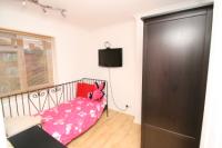 Mid-Terrace House, 4 bedrooms, Freehold
