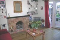 Mid-Terrace House, 2 bedrooms, Freehold