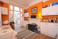 Mid-Terrace House, 6 bedrooms, Freehold