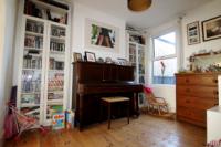Mid-Terrace House, 3 bedrooms, Freehold
