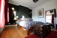 Mid-Terrace House, 3 bedrooms, Freehold