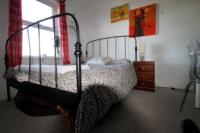 Mid-Terrace House, 3 bedrooms, Freehold