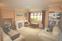 Mid-Terrace House, 4 bedrooms, Freehold