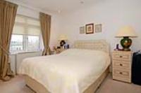 Mid-Terrace House, 5 bedrooms, Freehold