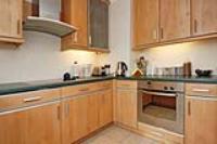 Mid-Terrace House, 5 bedrooms, Freehold