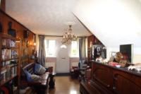 Mid-Terrace House, 4 bedrooms, Freehold