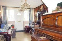 Mid-Terrace House, 4 bedrooms, Freehold