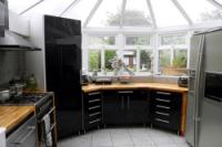 Mid-Terrace House, 5 bedrooms, Freehold
