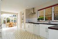 Mid-Terrace House, 5 bedrooms, Freehold