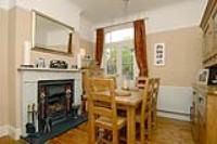 Mid-Terrace House, 4 bedrooms, Freehold