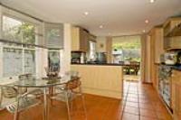 Mid-Terrace House, 4 bedrooms, Freehold