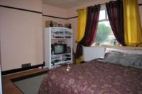 Mid-Terrace House, 3 bedrooms, Freehold
