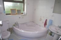 Mid-Terrace House, 4 bedrooms, Freehold