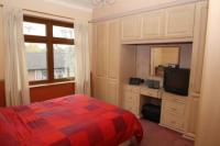 Mid-Terrace House, 4 bedrooms, Freehold