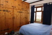 Mid-Terrace House, 4 bedrooms, Freehold