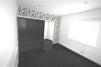 Mid-Terrace House, 3 bedrooms, Freehold