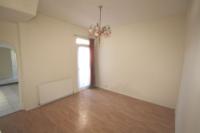 Mid-Terrace House, 3 bedrooms, Freehold