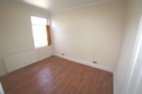 Mid-Terrace House, 3 bedrooms, Freehold
