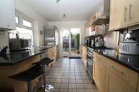 Mid-Terrace House, 3 bedrooms, Freehold